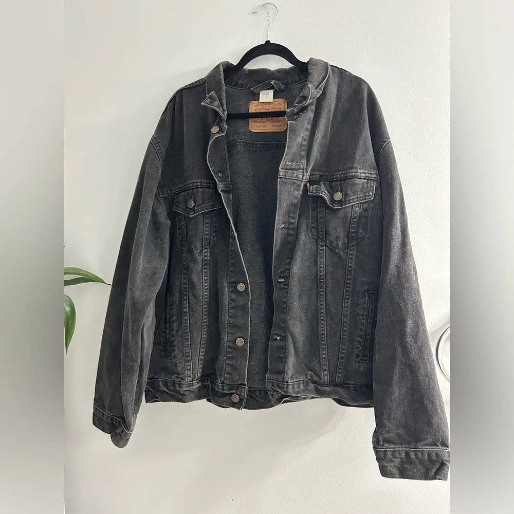 SOLD DO NOT BUY Levi’s washed black trucker jean jacket - Picture 7 of 8